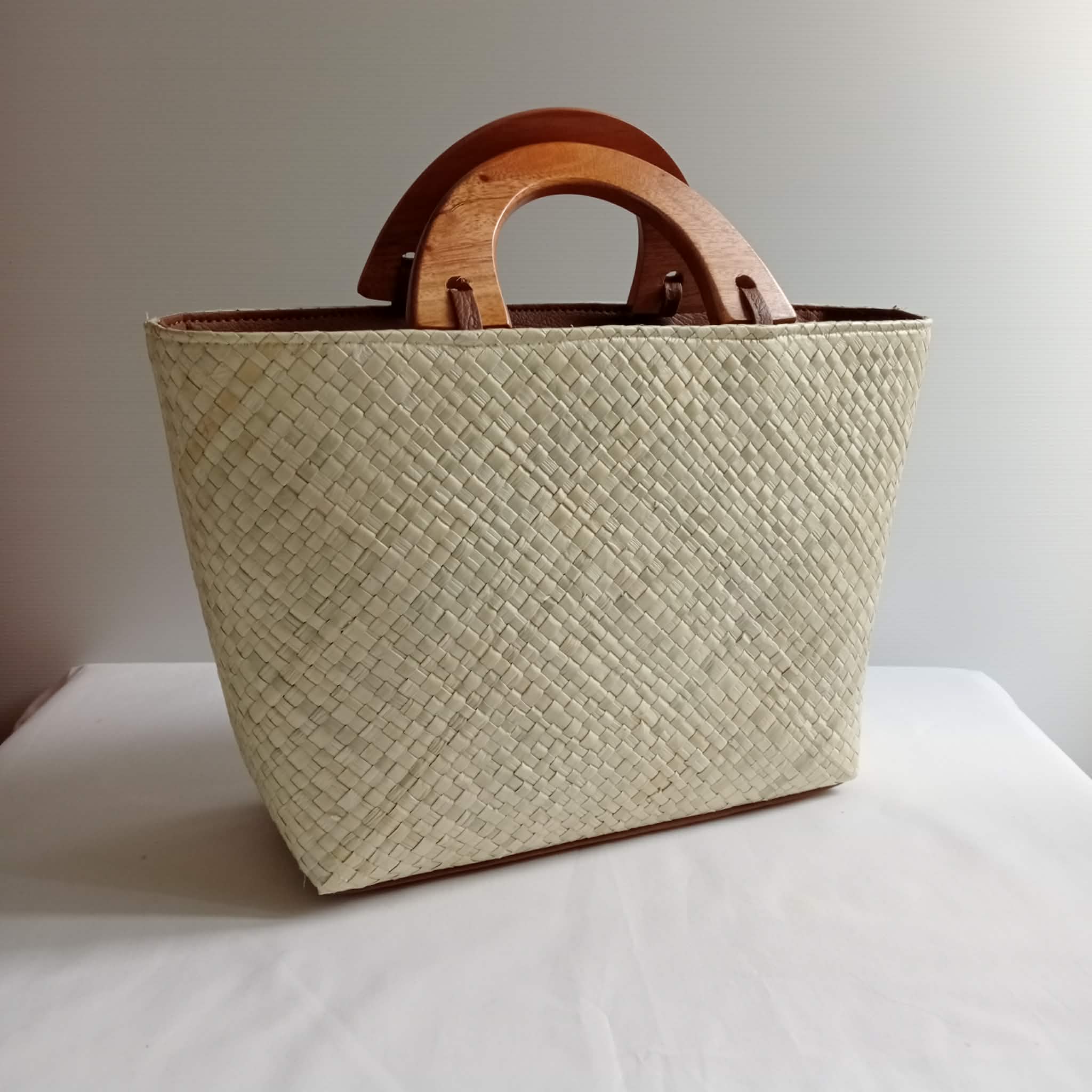 Tote Bag With Wooden Handles - Kayu