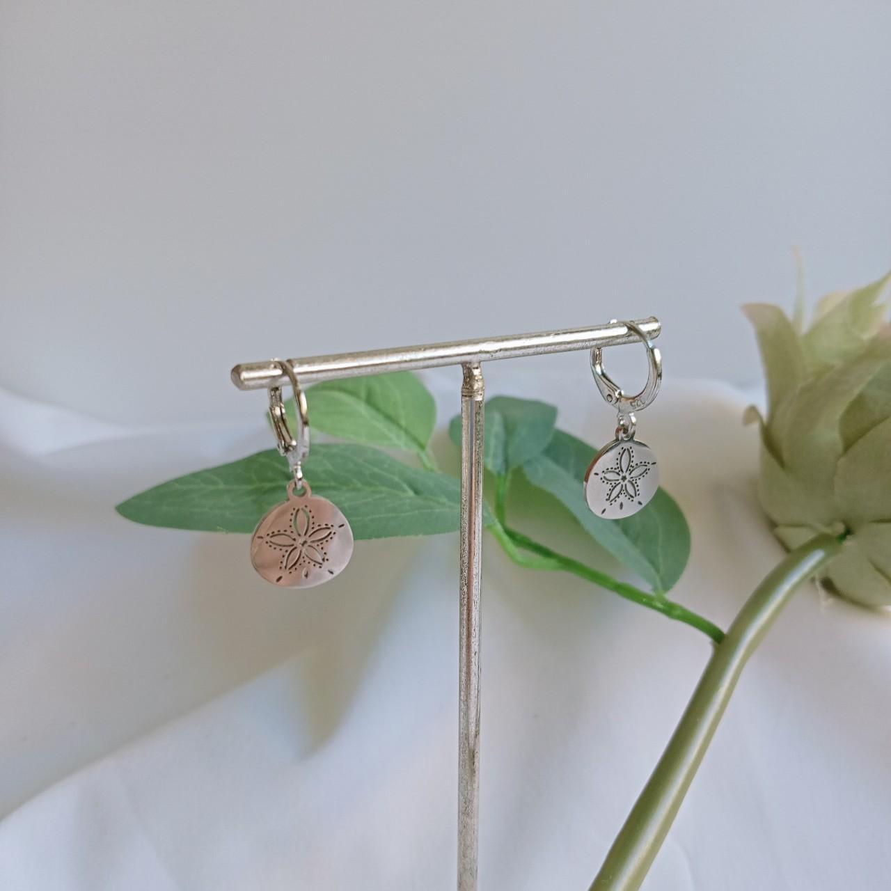 Stainless Steel Sand Dollar Huggies