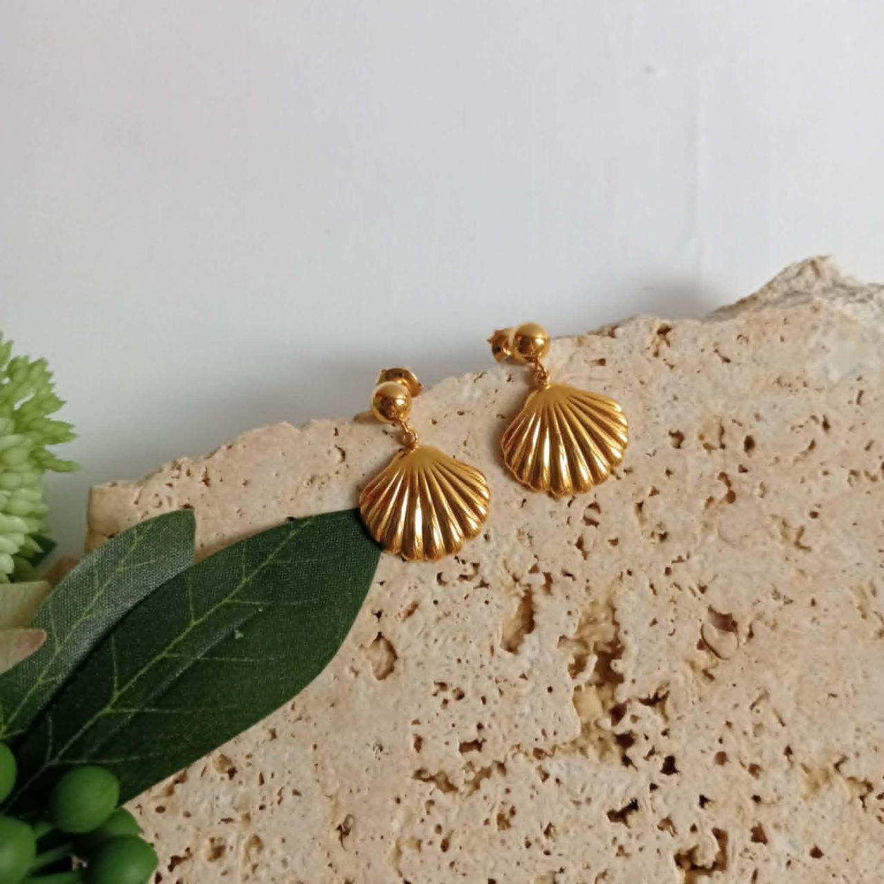18k Gold Plated Clam Shell Stud Earrings