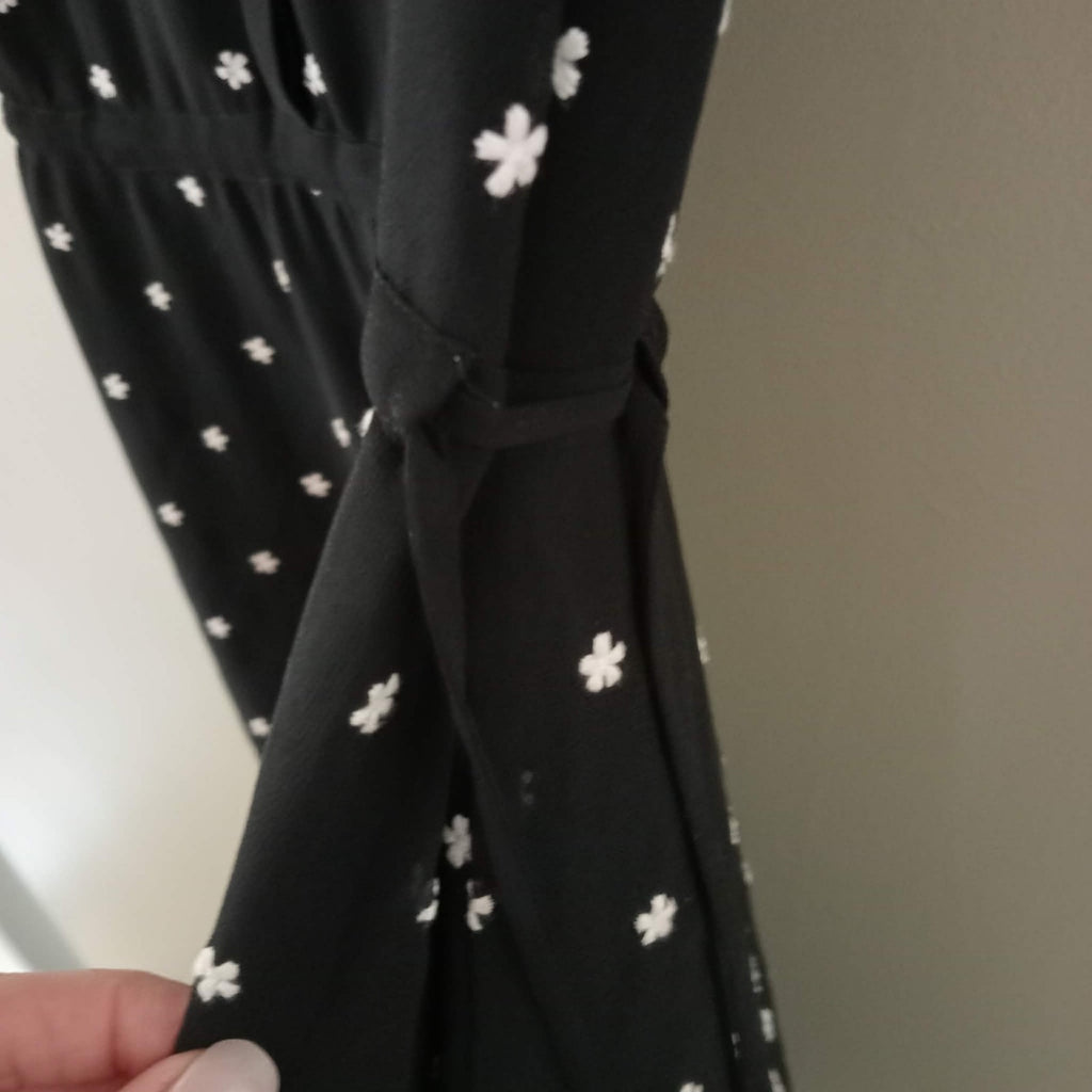 Black White Daisy Embroidered Dress - Marcs