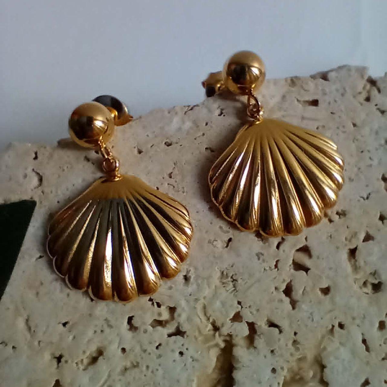 18k Gold Plated Clam Shell Stud Earrings