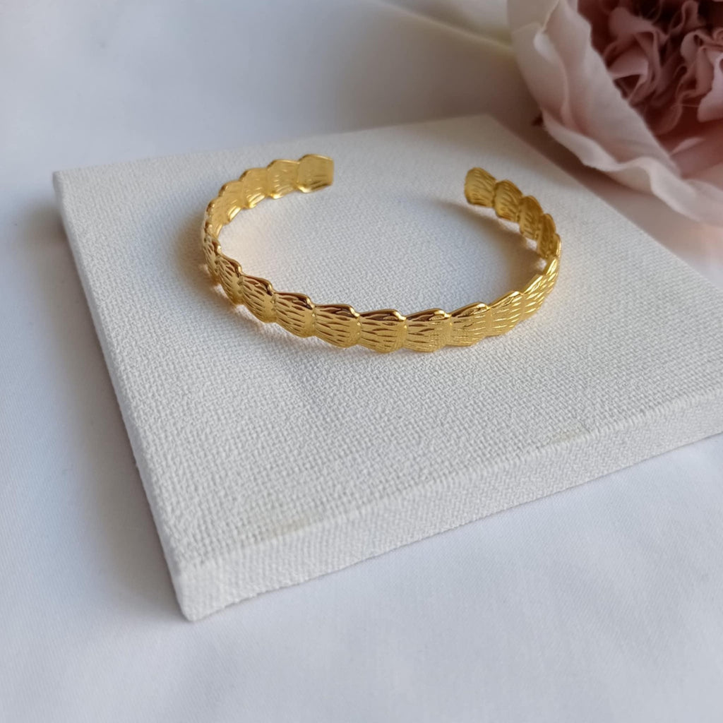 18k Gold Plated Waterproof Shell Cuff