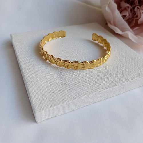 18k Gold Plated Waterproof Shell Cuff